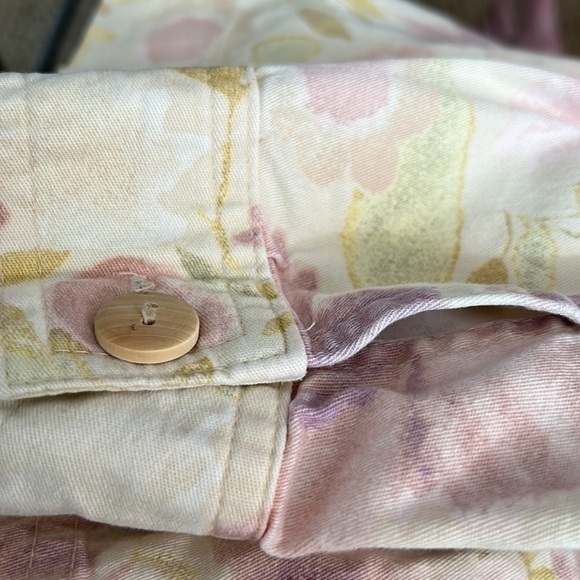 Travelsmith women’s petite MED flowered denim jacket - Picture 6 of 10